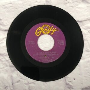 45 rpm Gordy Vinyl Record -A Love Like Yours Heat Wave Martha & Vandellas G-7022